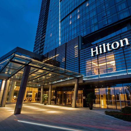 Hilton Wuhan Yangtze Riverside Exterior foto