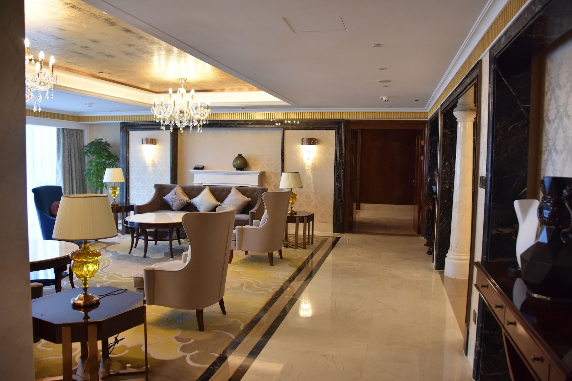 Hilton Wuhan Yangtze Riverside Exterior foto
