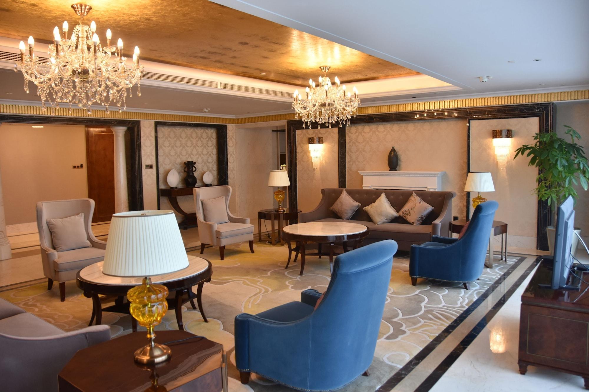 Hilton Wuhan Yangtze Riverside Exterior foto