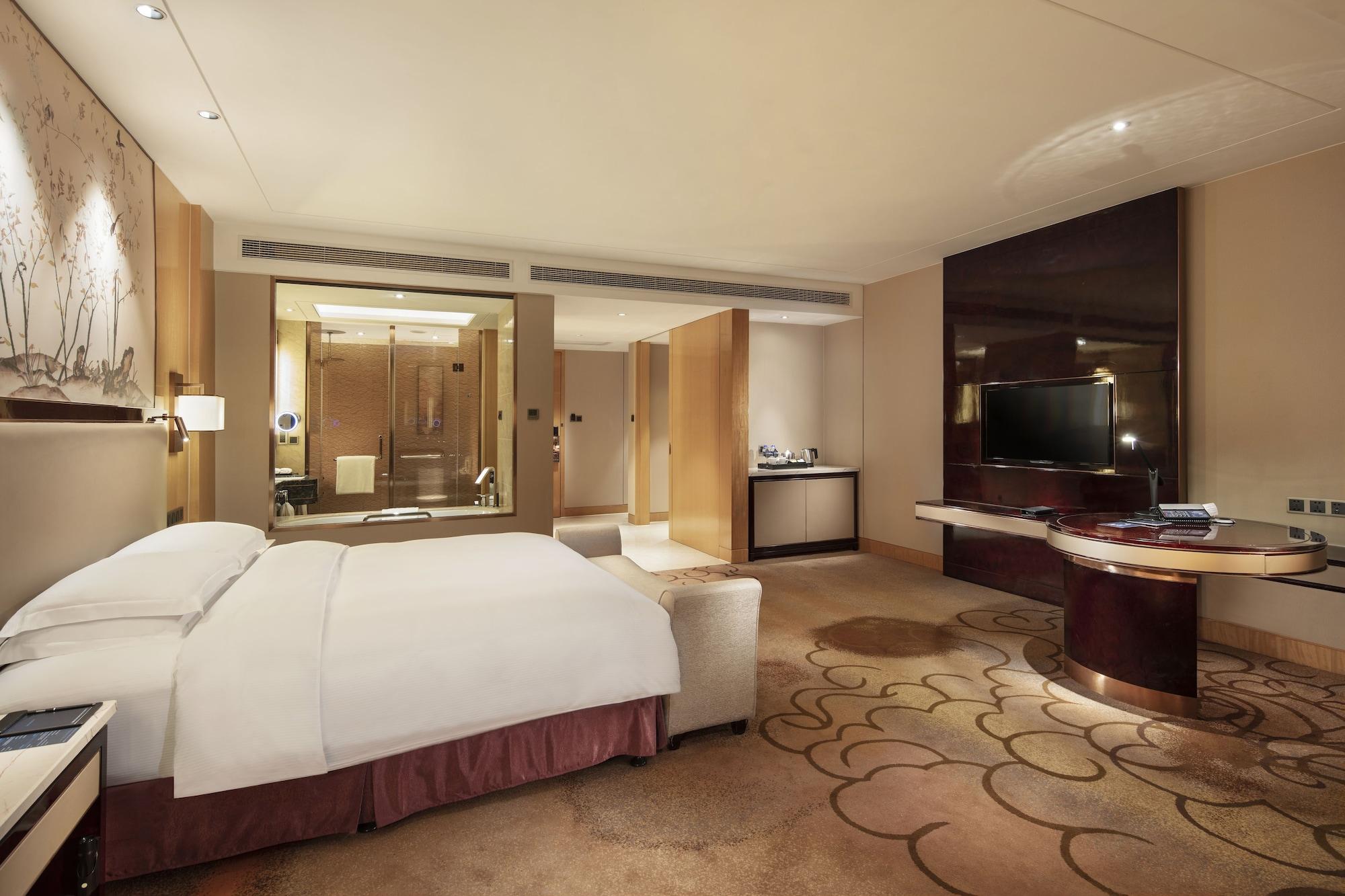 Hilton Wuhan Yangtze Riverside Exterior foto
