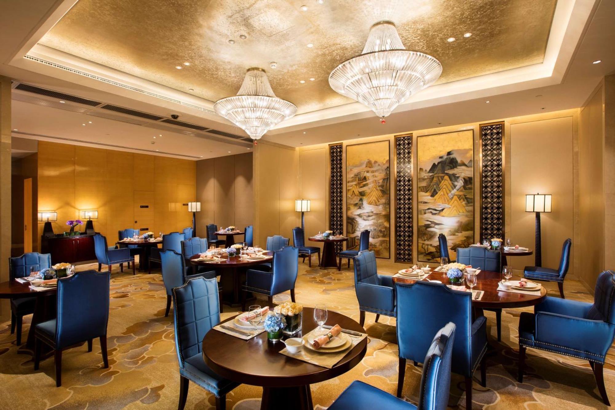 Hilton Wuhan Yangtze Riverside Exterior foto
