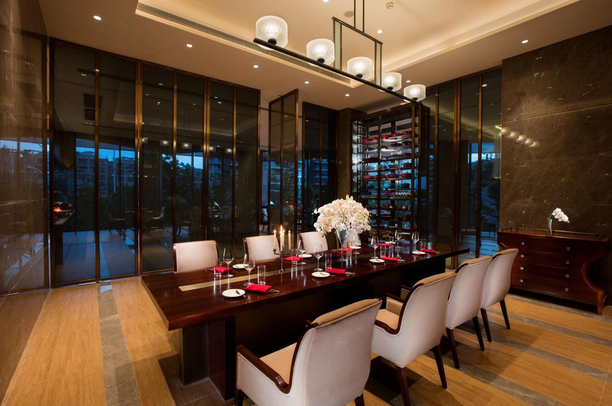 Hilton Wuhan Yangtze Riverside Exterior foto