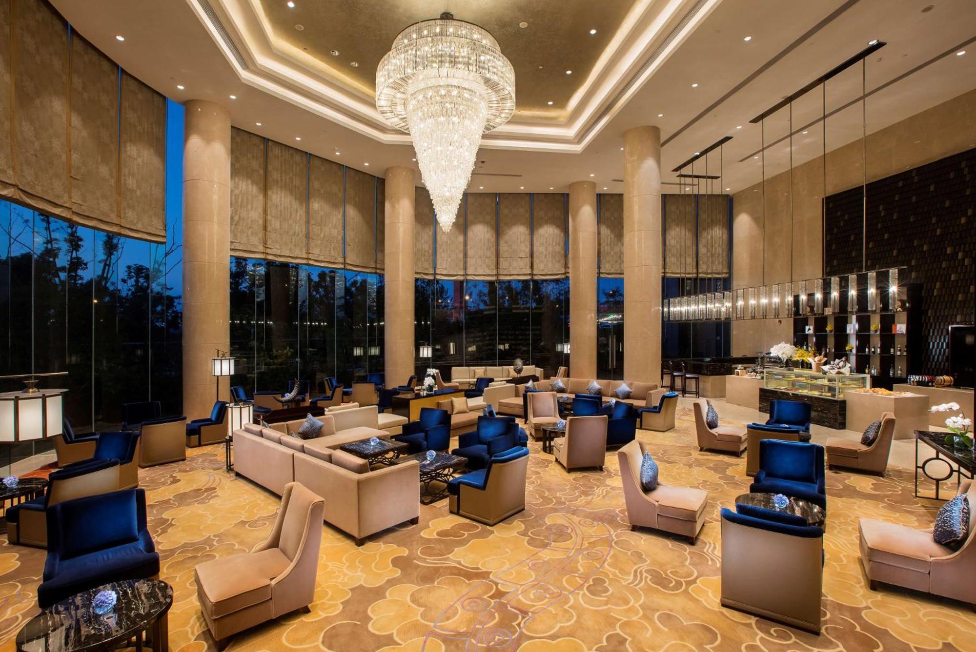 Hilton Wuhan Yangtze Riverside Exterior foto