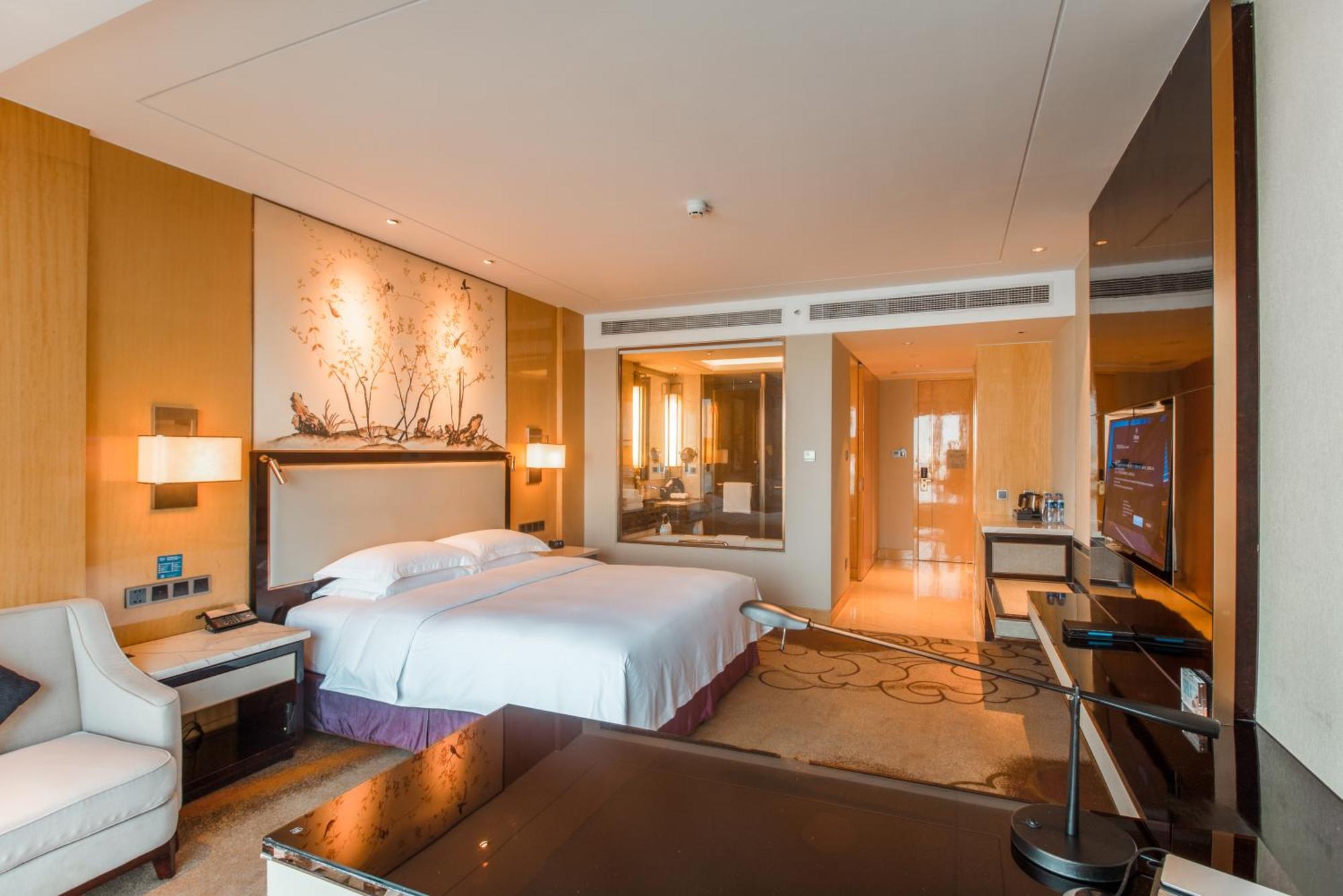 Hilton Wuhan Yangtze Riverside Exterior foto